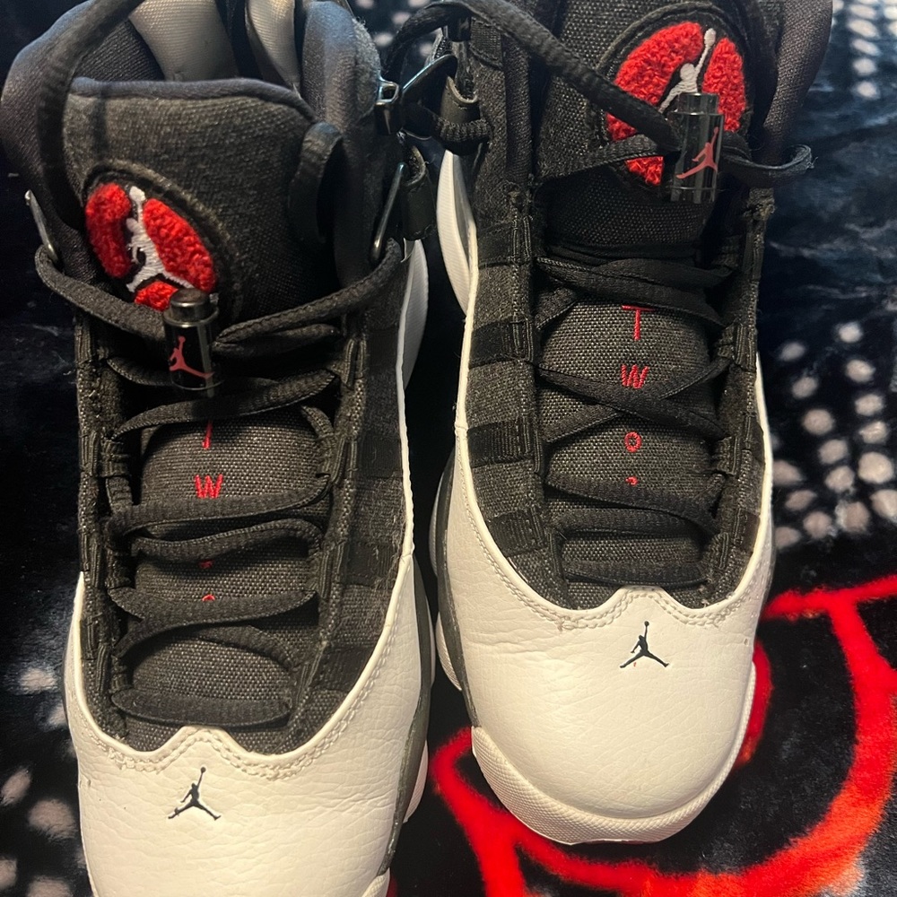 Boy size 5.5 Jordan